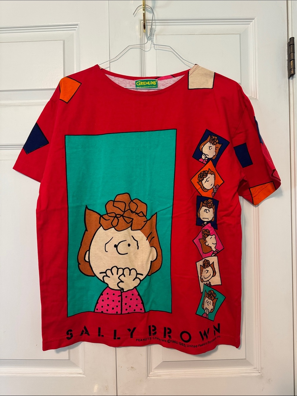 Sally Brown Red Graphic Tee by Gremlins M